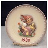 1985 Goebel Hummel 'Chick Girl' 15th annual plate