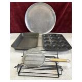 Bundle kitchen baking pans, pizza pan and more