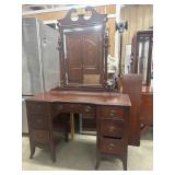 Huntley Furniture USA mahogany vanity features a