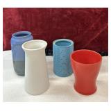 Bundle ceramic vases.