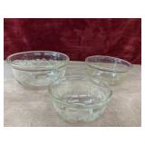 Colonial Mist Pyrex mixing bowls.