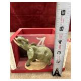 Alabama figurine box drop and  vintage-style red