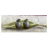 Pineapple shakers and gold-finished metal leaf