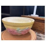 Vintage Hull Pottery nesting mixing bowls in the