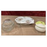 Bundle of trinket holders.