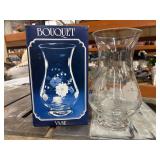 Vintage Pasabahï¿½e "Bouquet" etched glass floral