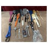 Bundle kitchen utensils..