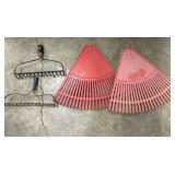 Rusty heavy -duty metal bow rake heads and