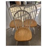Set of classic two-tone Windsor spindle-back