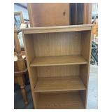 Traditional light oak laminate 3-shelf standard