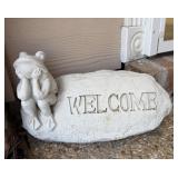 Polyresin White Welcome Frog Sign Outdoor Yard