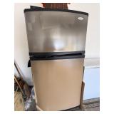 Used Whirlpool Top Freezer Refrigerator. Does