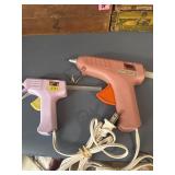 BUNDLE OF ELECTRIC GLUE GUNS WITH EXTRA GLUE