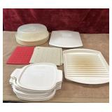 16 pc. Microwave plates, plastic Coringware lifs,