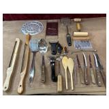 26 pc. Kitchenware: wooden bread bow knives, wire