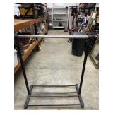 Adjustable garment rack