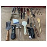 26 pc. Kitchenware: cast aluminum garlic press,