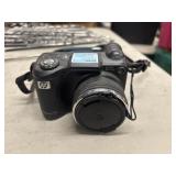 An HP PhotoSmart 945 vintage digital camera.