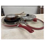 Miscellaneous bundle of frying pans and 2