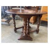 Vintage oak gateleg drop-leaf End table.