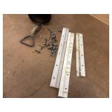Drawer slide guide rails: There are three white