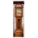 Crown Grandfather Clock model 3000 oak. Comes