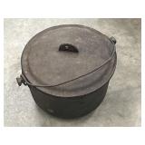 Vintage cast iron Dutch oven
