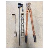 4pc Hand Tools- Large bolt/cable cutters, bar