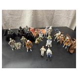 Loose Star Wars action figures and accessories