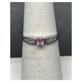 10k Gold Womenï¿½s Ring With Gemstone