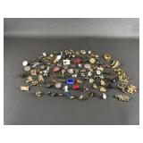 Vtg & Modern Broches And Lapel Pins