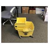 Custodian Mop Bucket With Mop Squeeze