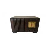 Vintage Superheterodyne Tube Radio