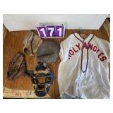 Vintage baseball mit uniform catchers mask