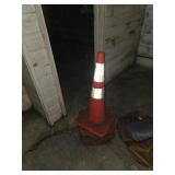 6 road cones pylons good shape