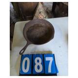 no. 10 frying pan vintage cast iron