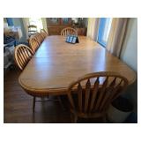 Dinningroom table and 6 chairs has multiple leaves