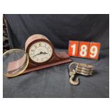 Mantle clock and pulley