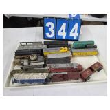 HO train loose cars and locomotive