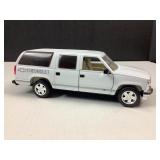 Chevrolet Surburban Diecast Model - Scale 1:24