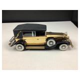 1928 Golden Lincoln Model L Car/Radio (Powers on)
