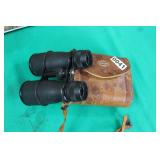 Vintage Binnoculars / Leather Case