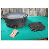 Cast Iron Pot & Cast Pan