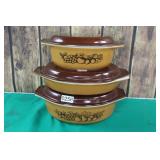 Pyrex Covered Casserol Dishes / 3