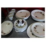 Royal Doulton " Westwood " Dishes / 33pce