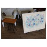 Barton Floral / Boone Easel / Wood & Metal Table