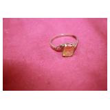 10k Ladies Gold Ring & Yellow Gemstone