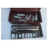 Gray Ratchet & Sockets  1/2'