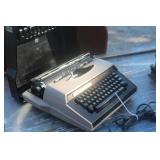 Celebrity Auto 12T Electric Typwriter