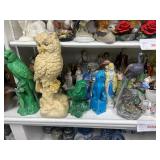 Lot of assorted decorations